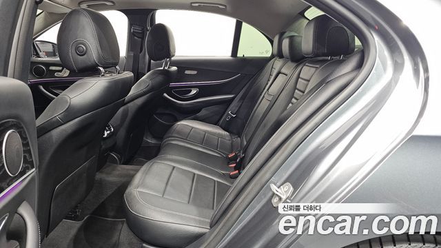 Mercedes-Benz E-Class 2017 — photo 18