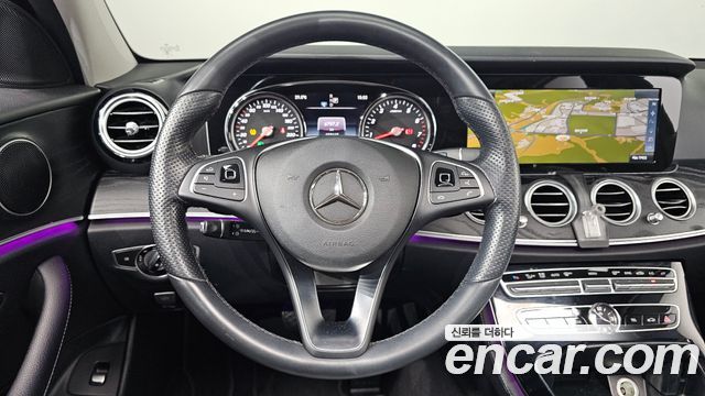 Mercedes-Benz E-Class 2017 — photo 19
