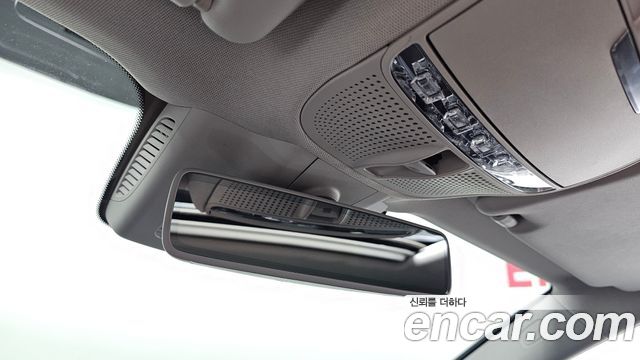 Mercedes-Benz E-Class 2017 — photo 23