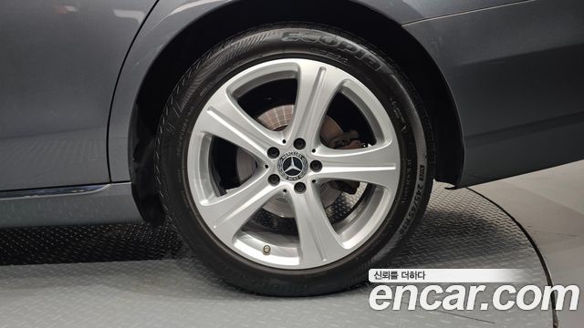 Mercedes-Benz E-Class 2017 — photo 7