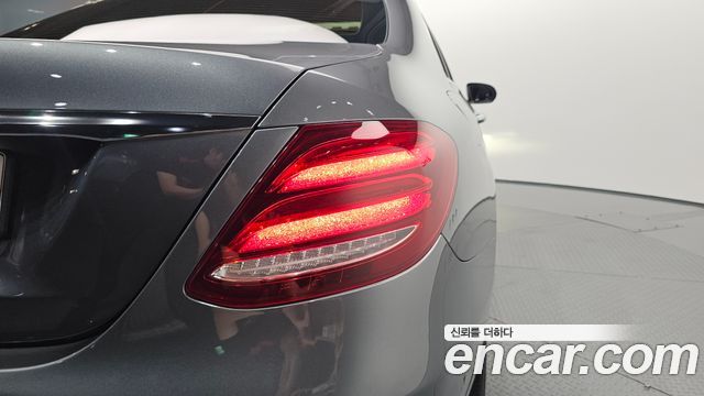 Mercedes-Benz E-Class 2017 — photo 9