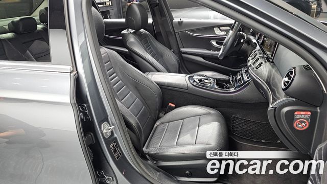 Mercedes-Benz E-Class 2017 — photo 16