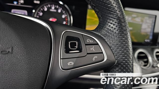 Mercedes-Benz E-Class 2017 — photo 28