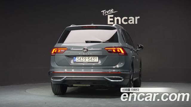 Volkswagen Tiguan 2023 — photo 4