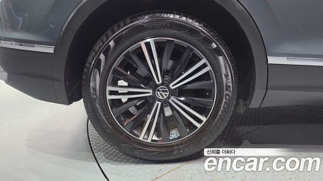 Volkswagen Tiguan 2023 — photo 5