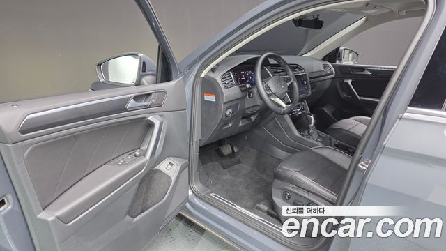 Volkswagen Tiguan 2023 — photo 10