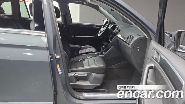 Volkswagen Tiguan 2023 — photo 11