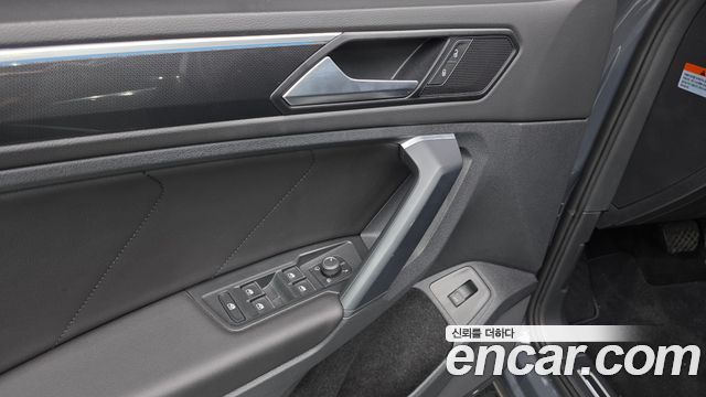 Volkswagen Tiguan 2023 — photo 18