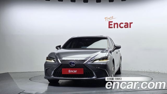 Lexus ES 2019 — photo 3