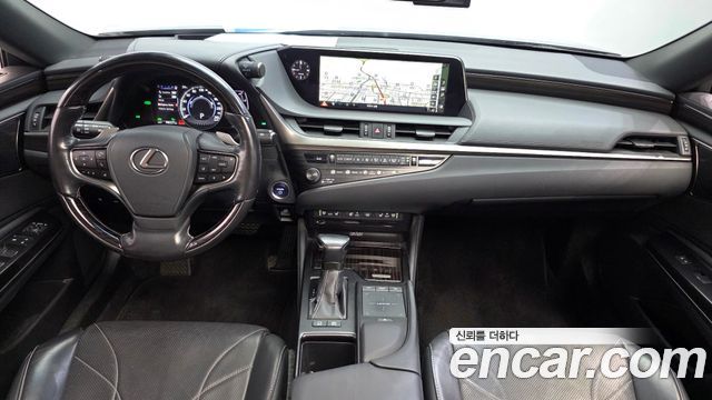 Lexus ES 2019 — photo 7