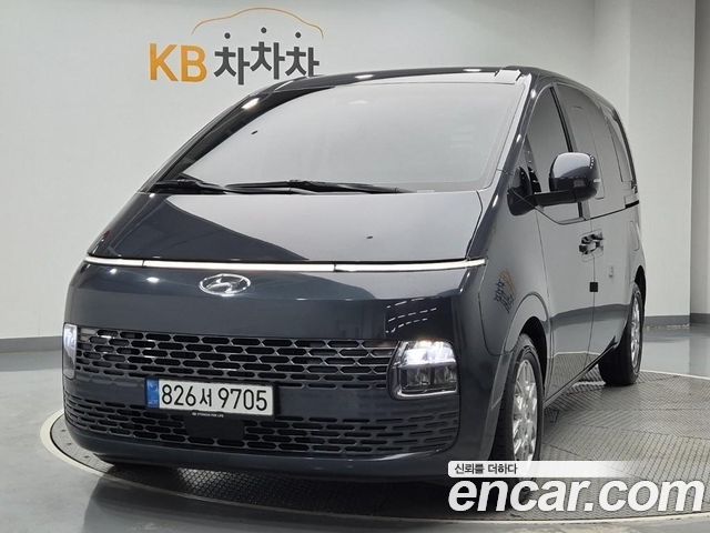 Hyundai Staria 2022 — photo 1