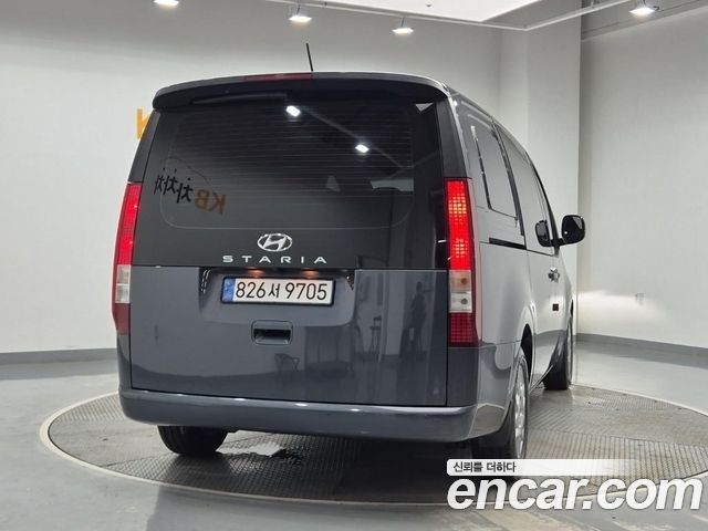 Hyundai Staria 2022 — photo 3