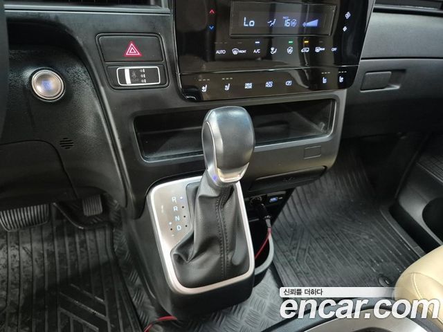 Hyundai Staria 2022 — photo 8