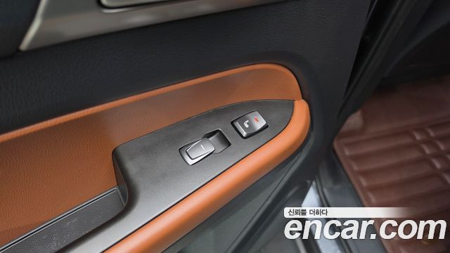 KG Mobility Rexton 2018 — photo 32