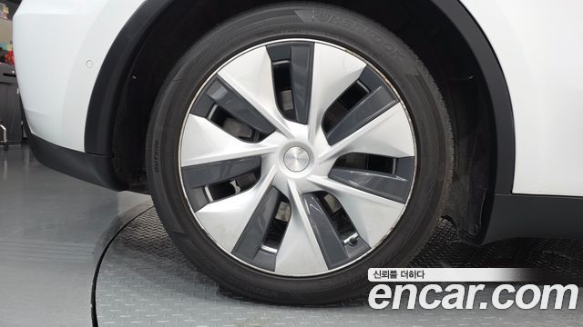 Tesla Model Y 2021 — photo 5