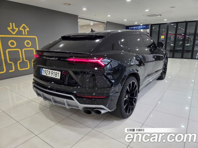 Lamborghini Urus 2021 — photo 2