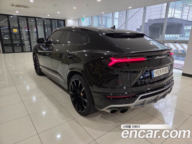 Lamborghini Urus 2021 — photo 10