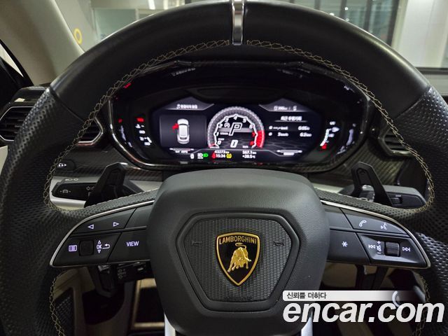 Lamborghini Urus 2021 — photo 12