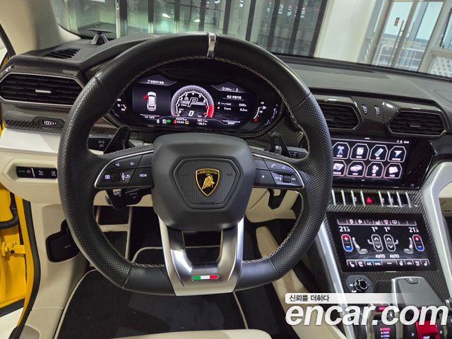Lamborghini Urus 2021 — photo 16