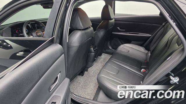 Hyundai AVANTE 2025 — photo 18
