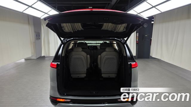 Kia Canival 2021 — photo 23