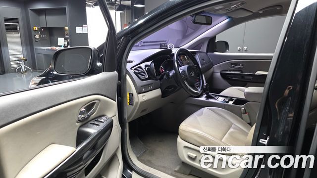 Kia Canival 2016 — photo 10
