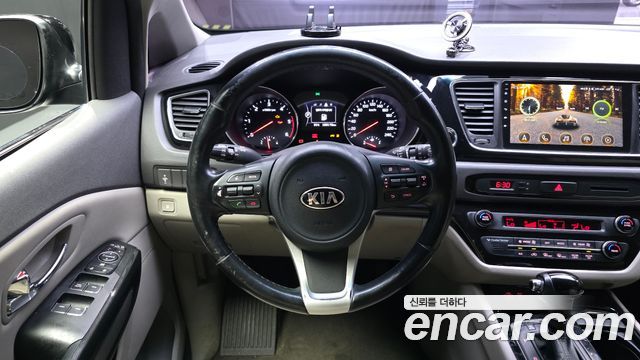 Kia Canival 2016 — photo 13