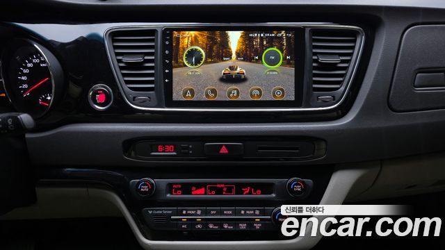 Kia Canival 2016 — photo 14