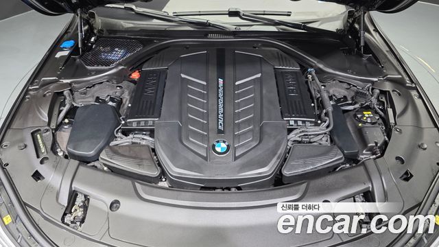BMW 7-Series 2018 — photo 6