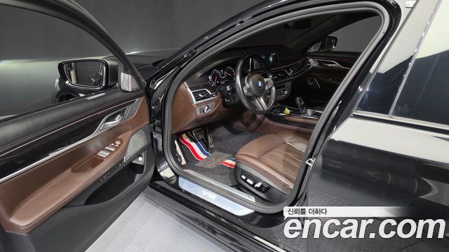 BMW 7-Series 2018 — photo 13