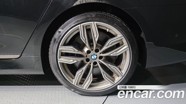 BMW 7-Series 2018 — photo 7