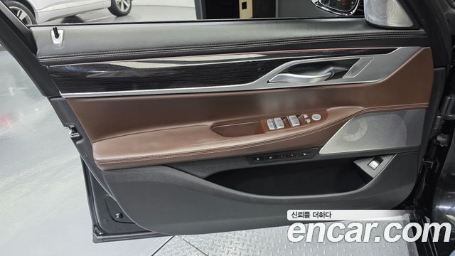 BMW 7-Series 2018 — photo 14