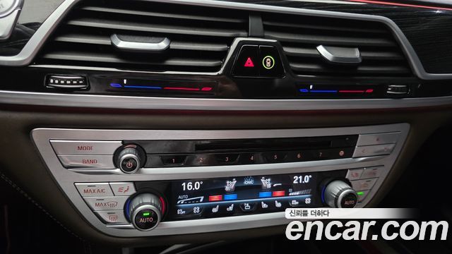BMW 7-Series 2018 — photo 27