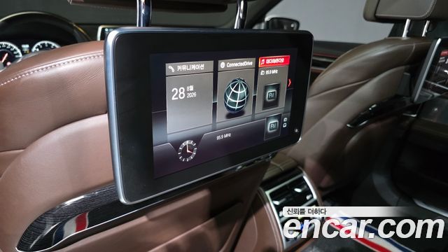 BMW 7-Series 2018 — photo 30