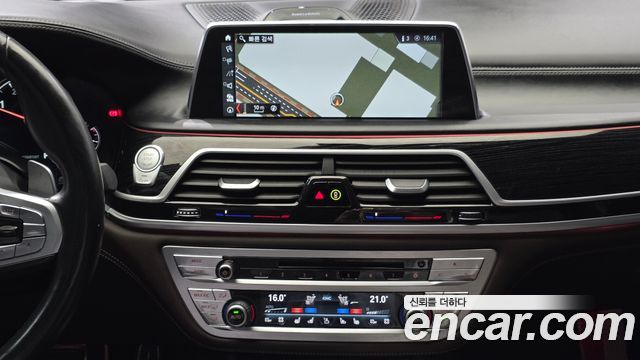 BMW 7-Series 2018 — photo 33