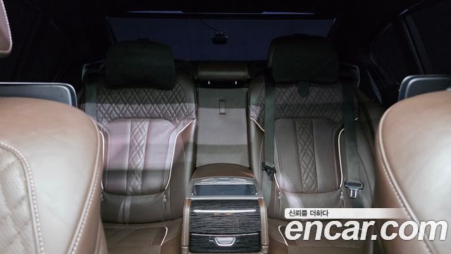 BMW 7-Series 2018 — photo 34