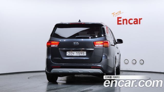 Kia Canival 2015 — photo 4