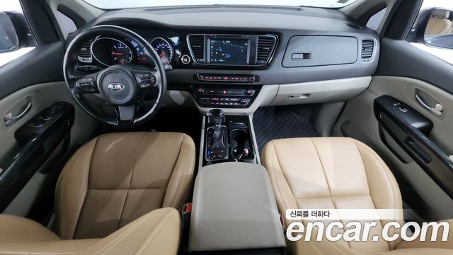 Kia Canival 2015 — photo 10