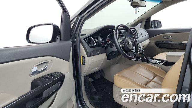 Kia Canival 2015 — photo 13