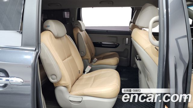 Kia Canival 2015 — photo 17