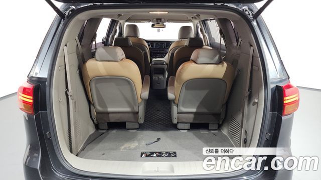 Kia Canival 2015 — photo 25
