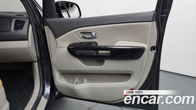 Kia Canival 2015 — photo 14