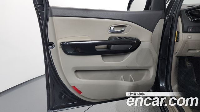 Kia Canival 2015 — photo 15