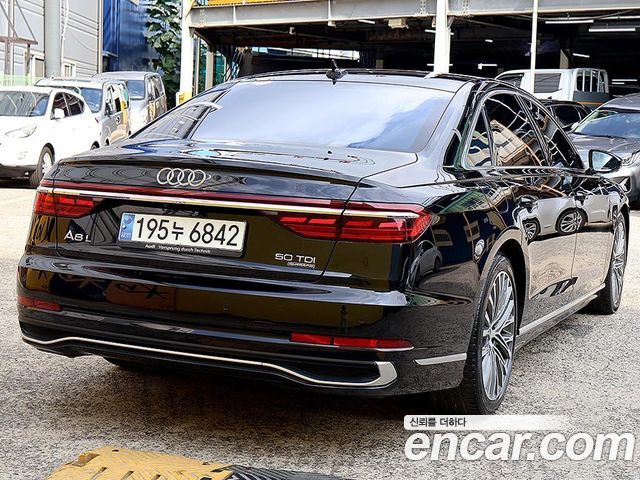 Audi A8 2023 — photo 2