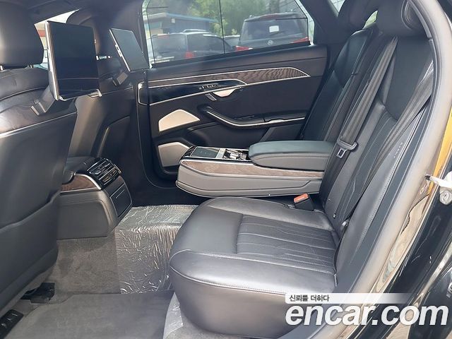 Audi A8 2023 — photo 11