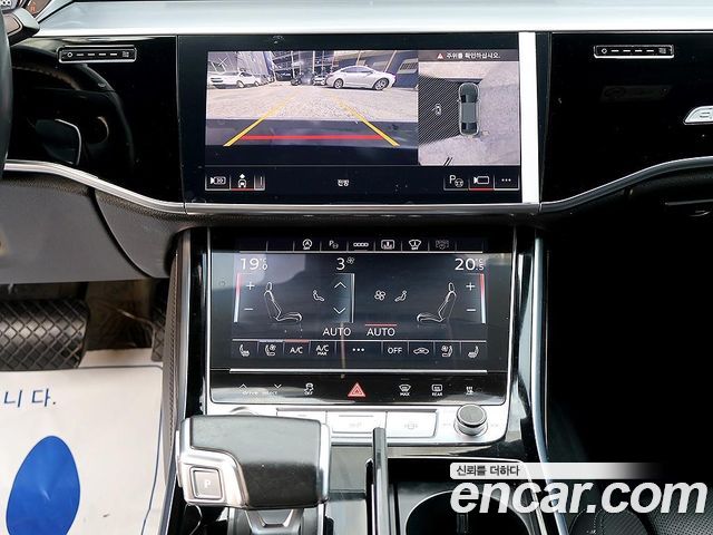 Audi A8 2023 — photo 14