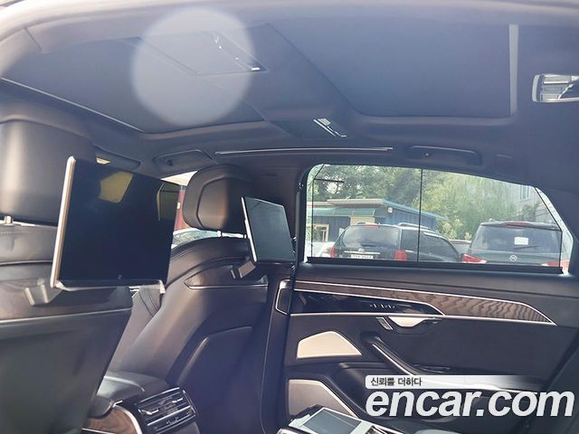 Audi A8 2023 — photo 17