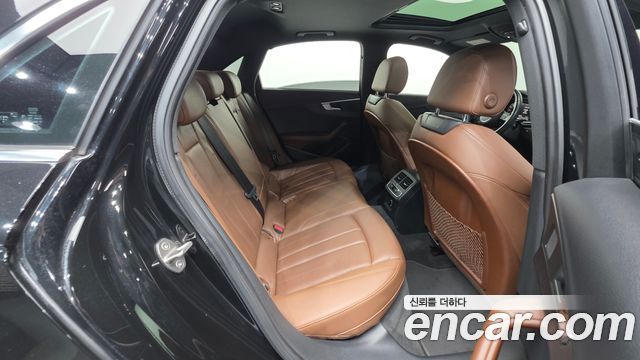 Audi A4 2019 — photo 19
