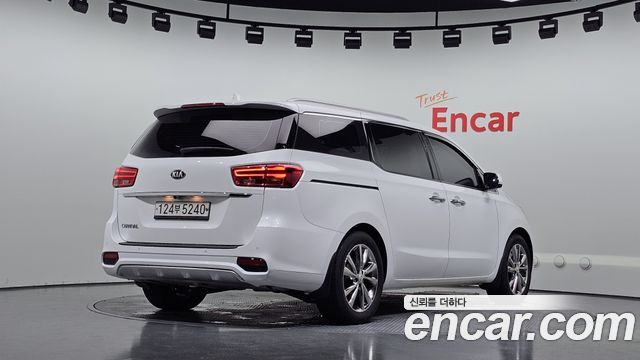 Kia Canival 2019 — photo 2