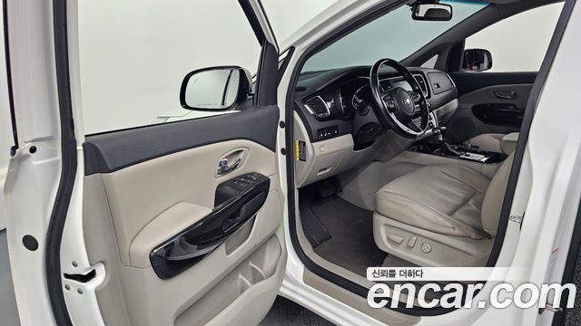 Kia Canival 2019 — photo 13